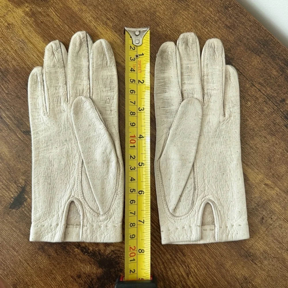 Vintage Women’s Cream Leather Gloves – 7.5” Wrist Length, Size 6.5